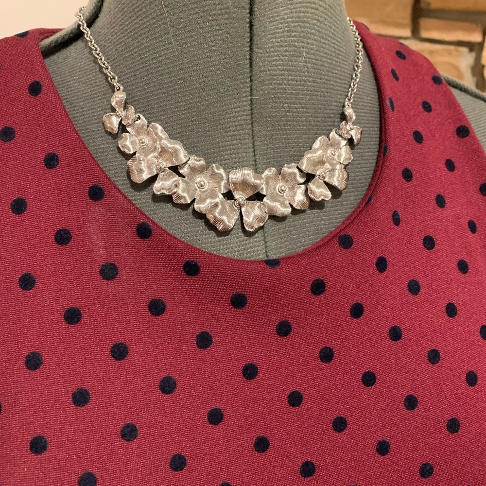 Banana Republic silver tone flower necklace